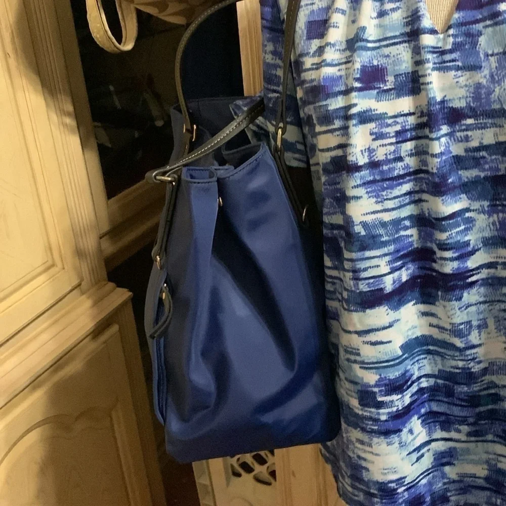 Liz Claiborne beautiful nylon bag perfect color for fall